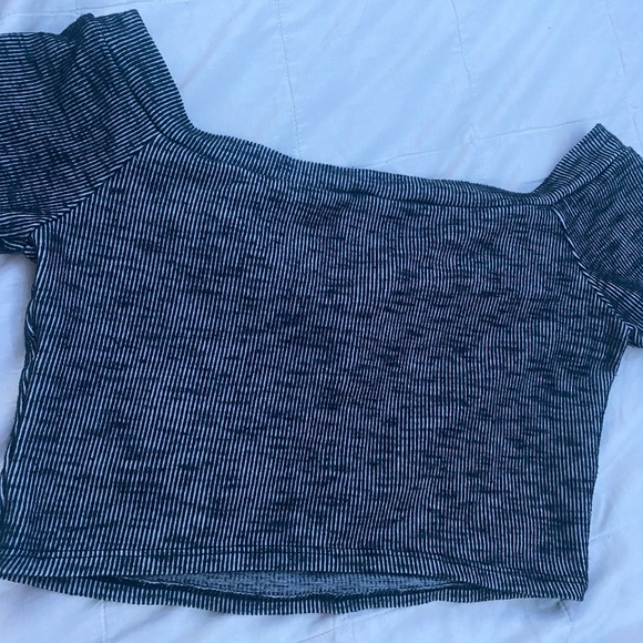 Adorable button up cropped & striped top - Picture 4 of 4